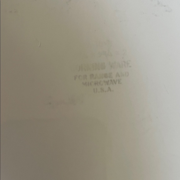 Pyrex White Casserole Dish with Floral Design and Lid Spice of Life - Picture 2 of 3